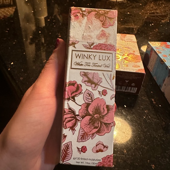 WINKY LUX Other - Winky lux white tea tinted veil